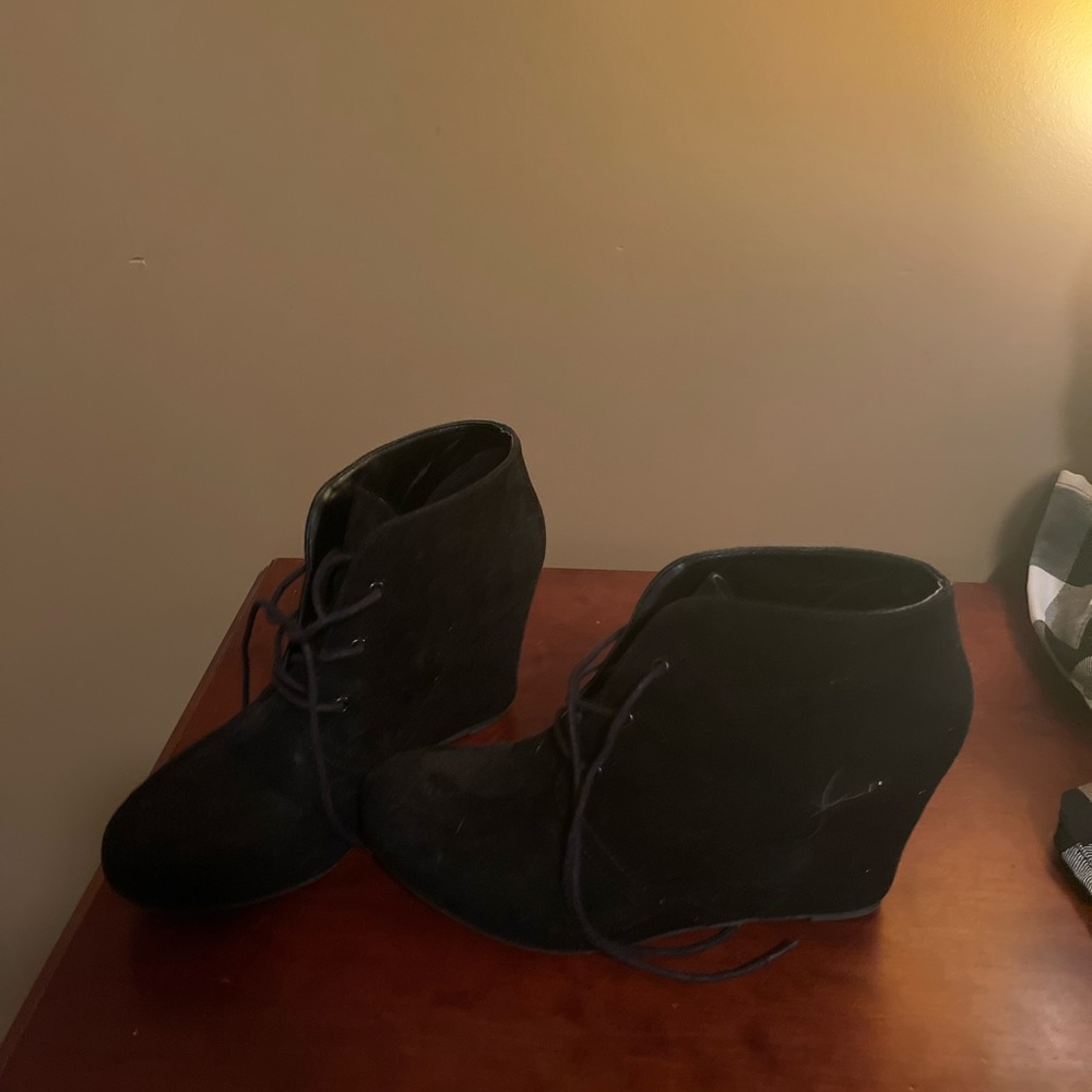 Boots - Picture 2 of 3